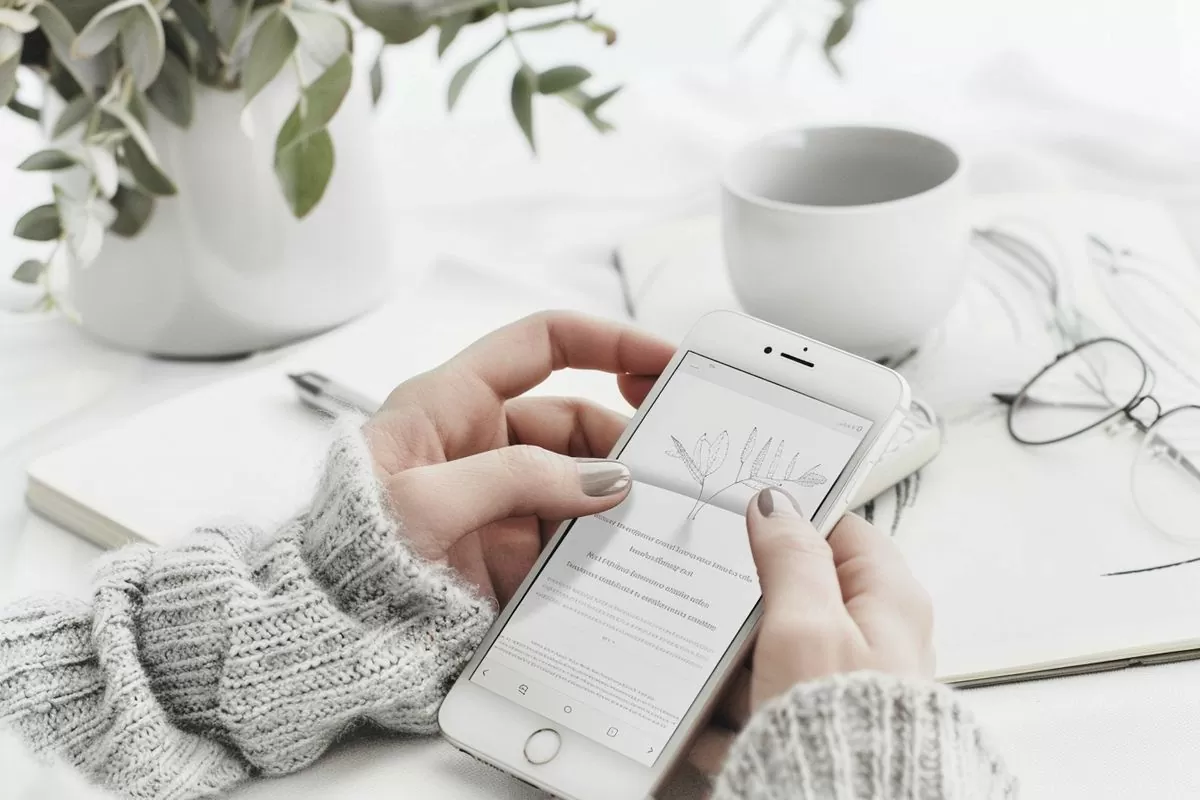 User navigating easily through a responsive website on a smartphone.
